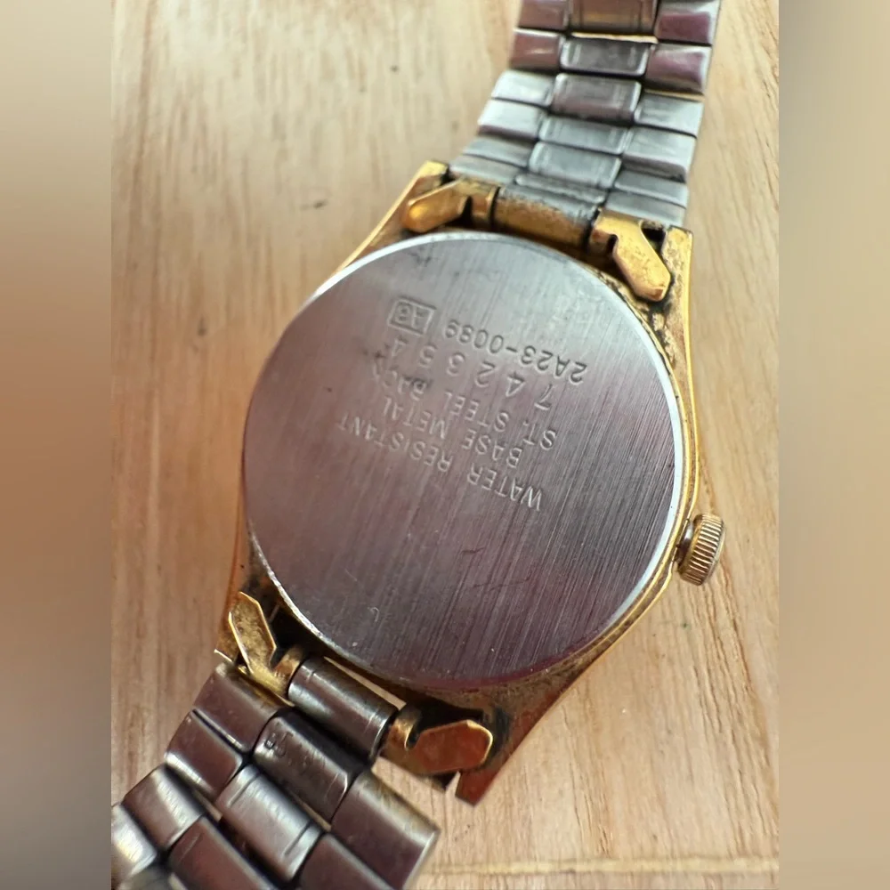 Seiko ladies Disney Mickey Mouse gold tone watch NEW BATTERY